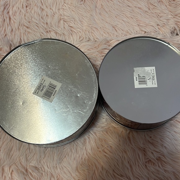 Vintage Christmas tins - Picture 6 of 7